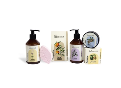 IDC Set baño cesta 6 piezas natural oil gel ducha 250ml + baño de burbujas 250ml + sales de baño 100gr + jabón de baño 100gr + bomba de baño 60 gr + manteca corporal 50 gr 