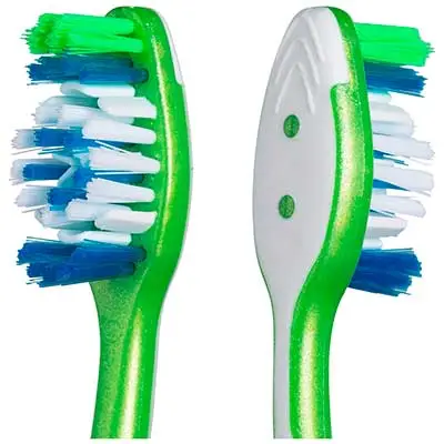 COLGATE Cepillo dental max white medio, para una sonrisa más blanca, pack 2uds 